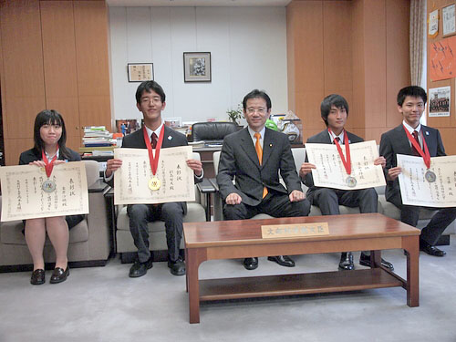 文部科学省にて